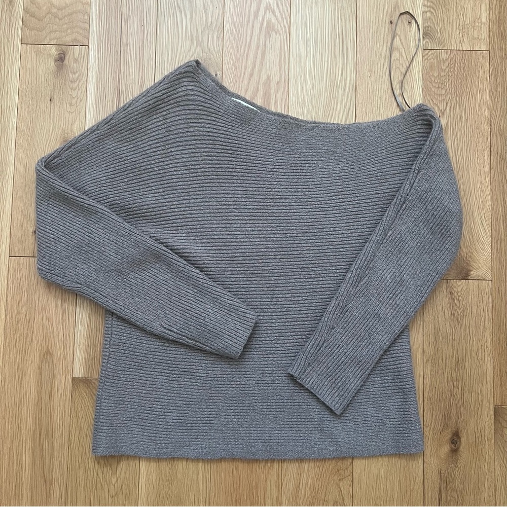 One shoulder knit sweater